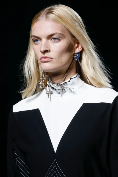 Look 37